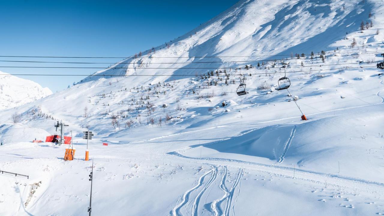 Apex2100 International Ski Academy Tignes Exterior photo